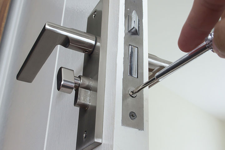 Why You Need an Emergency Locksmith Service on Speed Dial