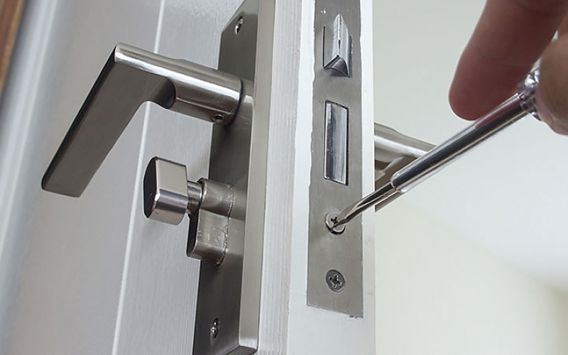 Why You Need an Emergency Locksmith Service on Speed Dial